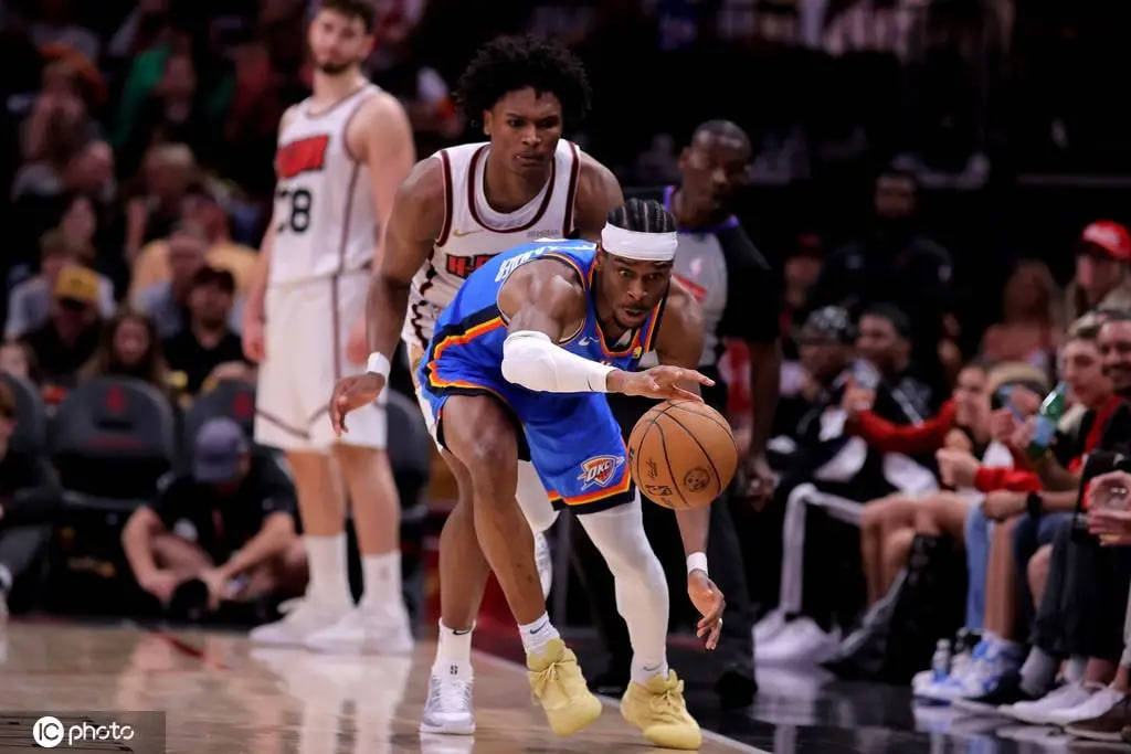 新季10大焦点战:杨瀚森首秀PK戈贝尔 湖人收官战留悬念 新季10大焦点战:杨瀚森首秀PK戈贝尔 湖人收官战留悬念